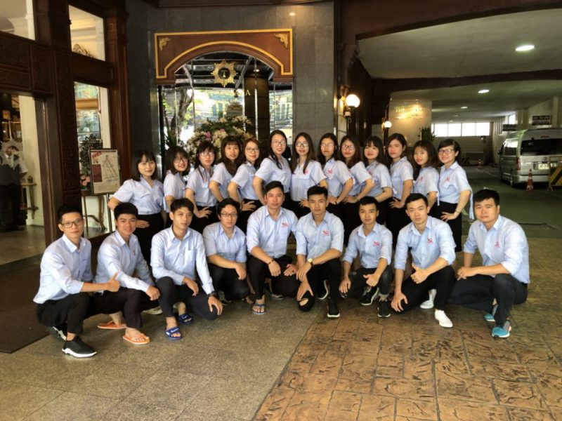 đội ngũ nhân viên Việt Solar - Chuyên bán buôn đèn năng lượng mặt trời