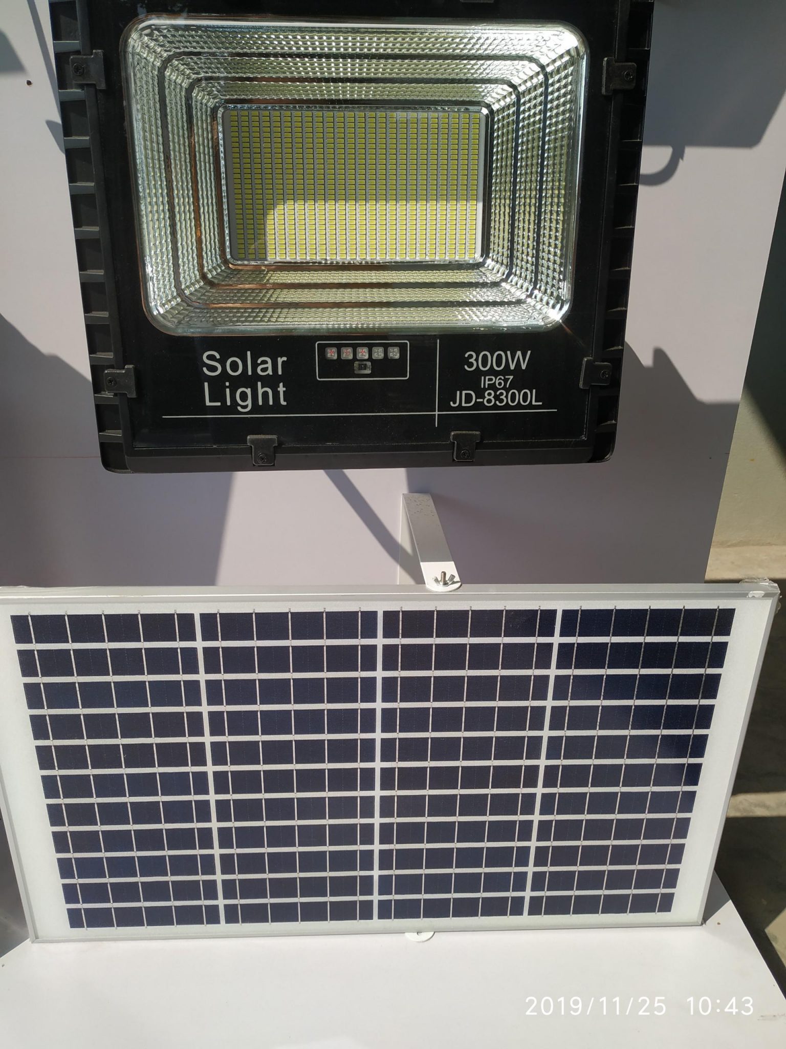 Lợi ích mà đèn năng lượng mặt trời 300W đem lại là gì?